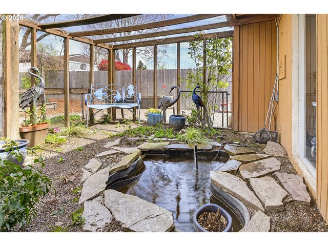 945 WILLAMINA Ave, Forest Grove, OR 97116