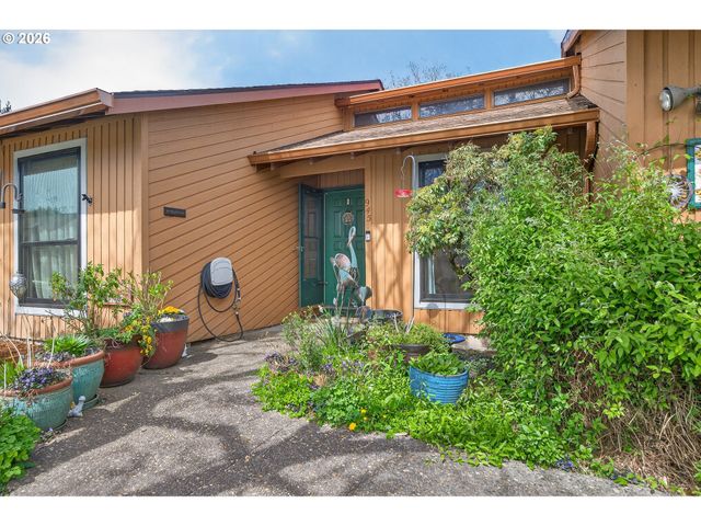 945 WILLAMINA Ave, Forest Grove, OR 97116