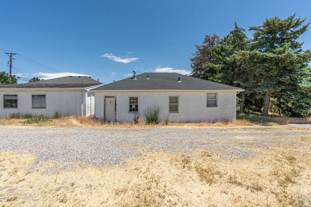 921 W 2700 S, Syracuse, UT 84075