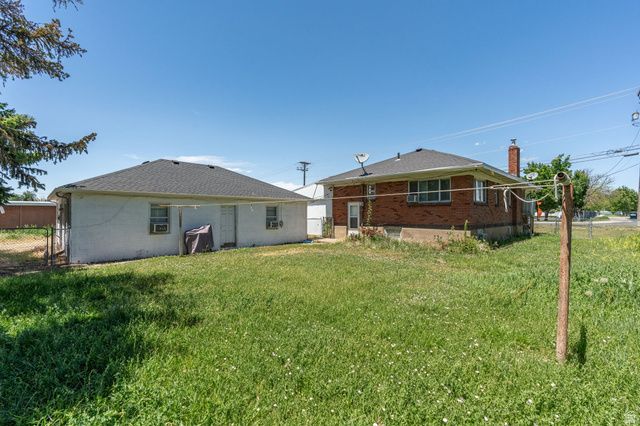 921 W 2700 S, Syracuse, UT 84075