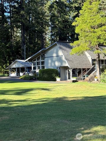 131 N Fairway Drive W, Hoodsport, WA 98548
