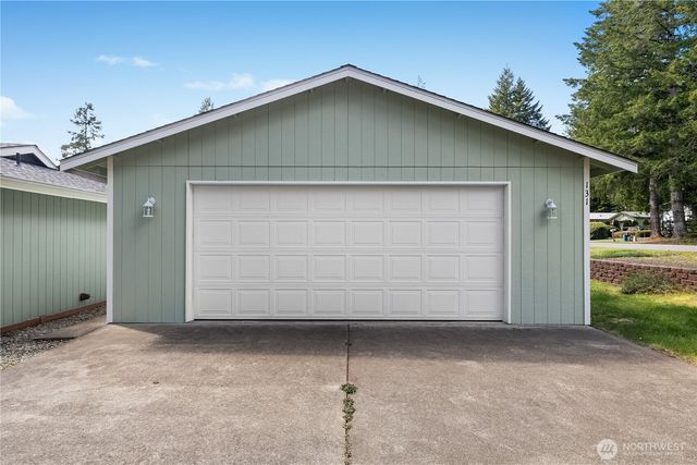 131 N Fairway Drive W, Hoodsport, WA 98548