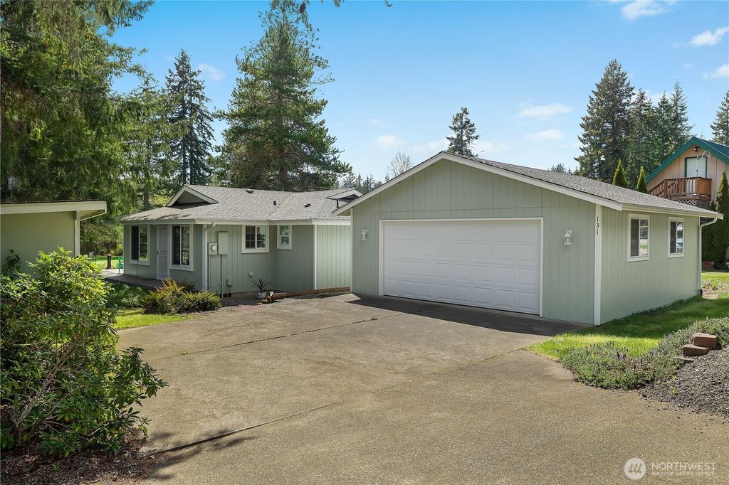 131 N Fairway Drive W, Hoodsport, WA 98548