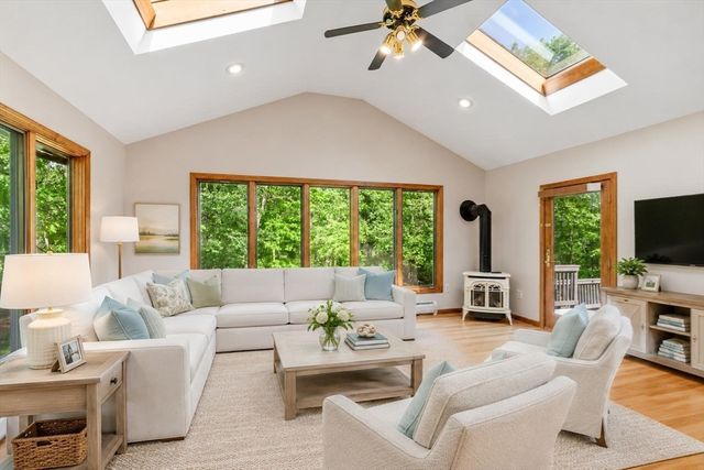 4 Douglas Avenue, Wilmington, MA 01887
