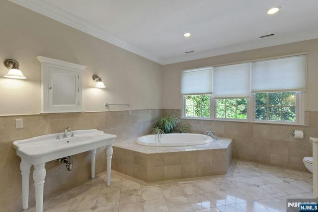 42 Warren Lane, Alpine, NJ 07620
