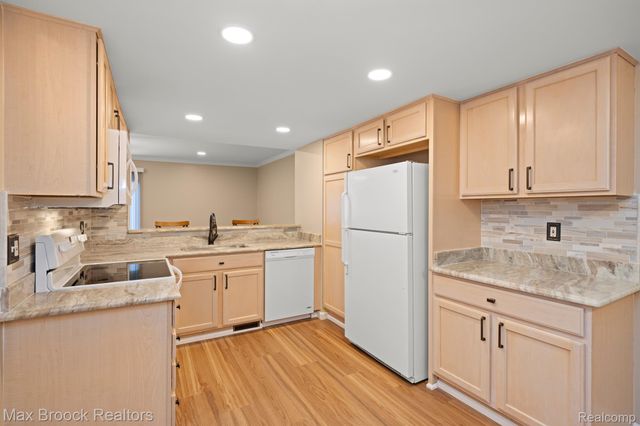 5605 DRAKE HOLLOW Drive W Unit 41, West Bloomfield Charter Township, MI 48322