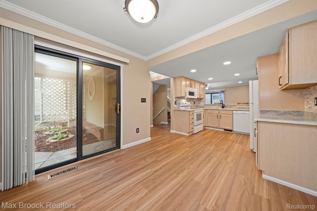 5605 DRAKE HOLLOW Drive W Unit 41, West Bloomfield Charter Township, MI 48322
