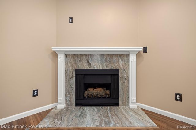 5605 DRAKE HOLLOW Drive W Unit 41, West Bloomfield Charter Township, MI 48322