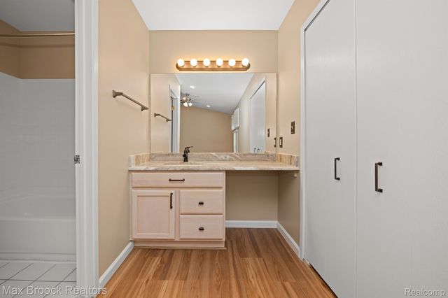 5605 DRAKE HOLLOW Drive W Unit 41, West Bloomfield Charter Township, MI 48322