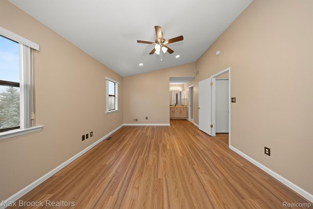 5605 DRAKE HOLLOW Drive W Unit 41, West Bloomfield Charter Township, MI 48322