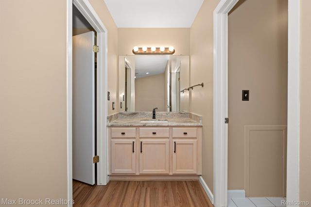 5605 DRAKE HOLLOW Drive W Unit 41, West Bloomfield Charter Township, MI 48322