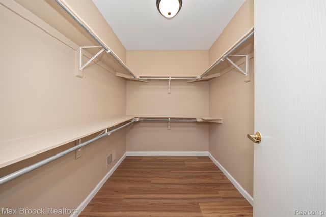5605 DRAKE HOLLOW Drive W Unit 41, West Bloomfield Charter Township, MI 48322