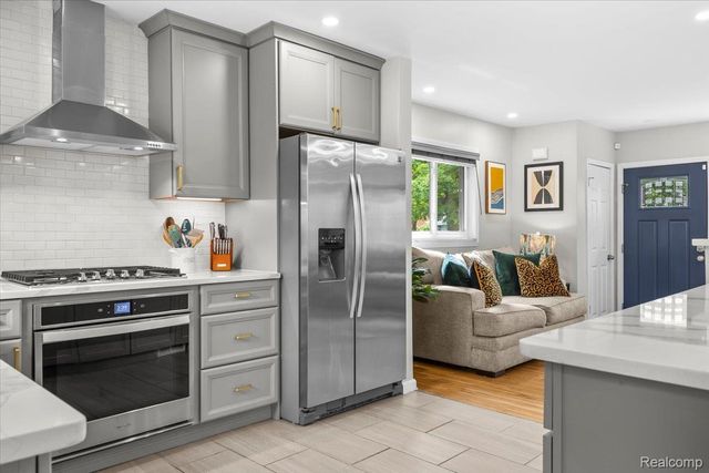 24280 Ridgedale Street, Oak Park, MI 48237