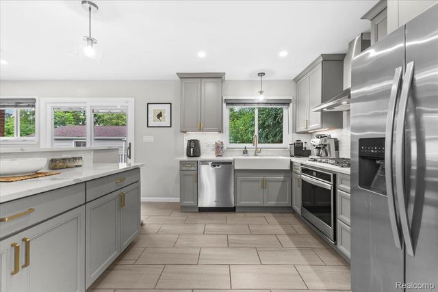 24280 Ridgedale Street, Oak Park, MI 48237