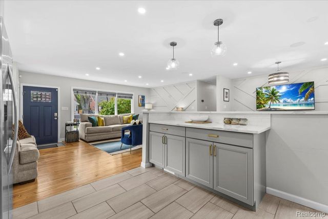 24280 Ridgedale Street, Oak Park, MI 48237