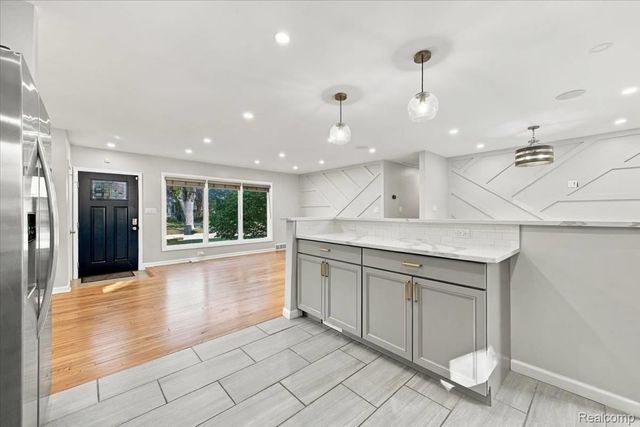 24280 Ridgedale Street, Oak Park, MI 48237