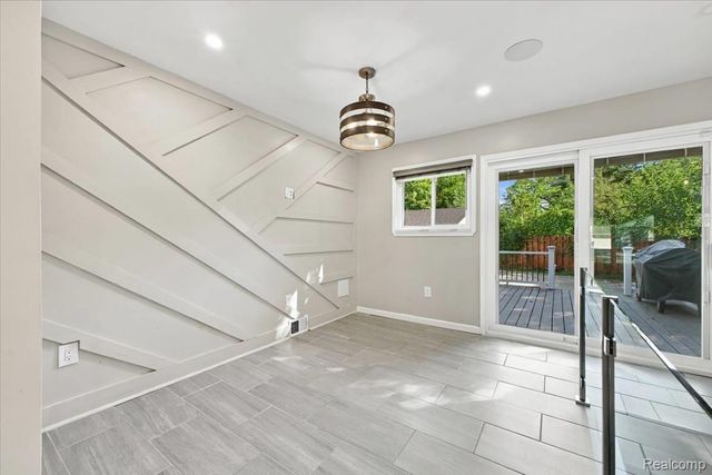 24280 Ridgedale Street, Oak Park, MI 48237