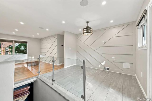 24280 Ridgedale Street, Oak Park, MI 48237