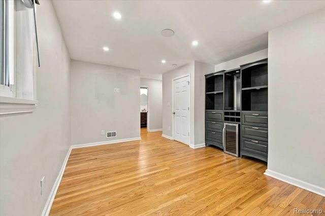24280 Ridgedale Street, Oak Park, MI 48237