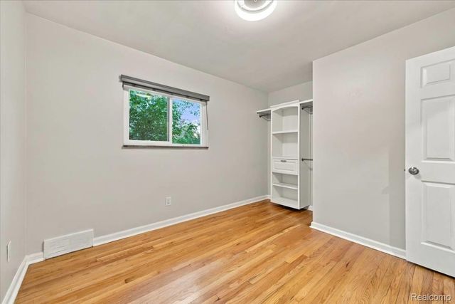 24280 Ridgedale Street, Oak Park, MI 48237