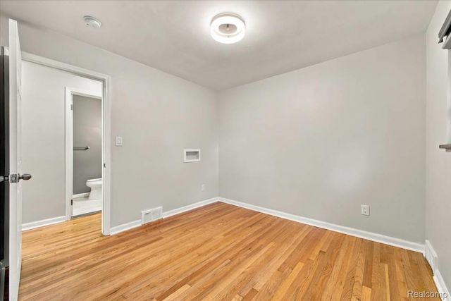 24280 Ridgedale Street, Oak Park, MI 48237