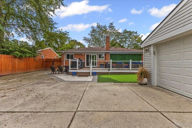 24280 Ridgedale Street, Oak Park, MI 48237