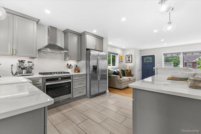 24280 Ridgedale Street, Oak Park, MI 48237