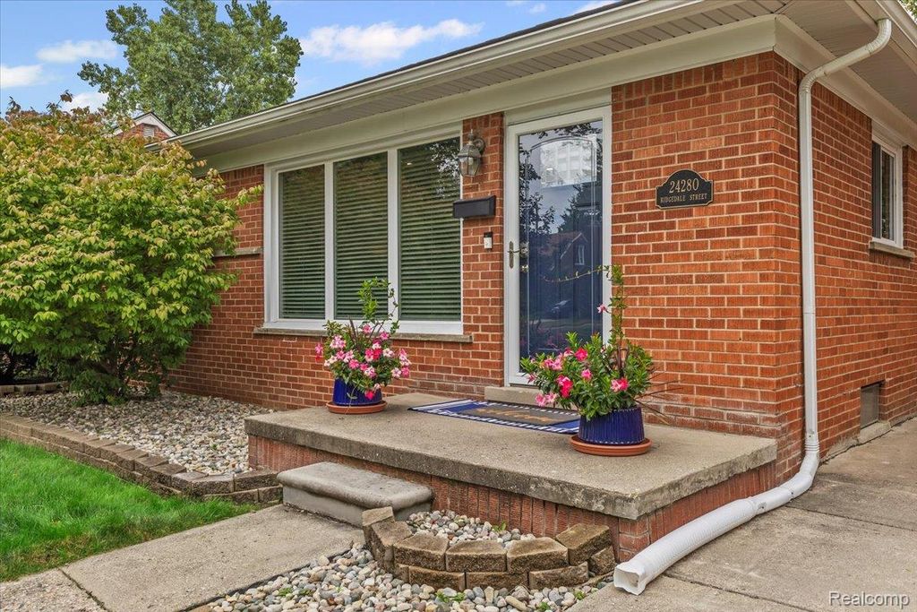 24280 Ridgedale Street, Oak Park, MI 48237