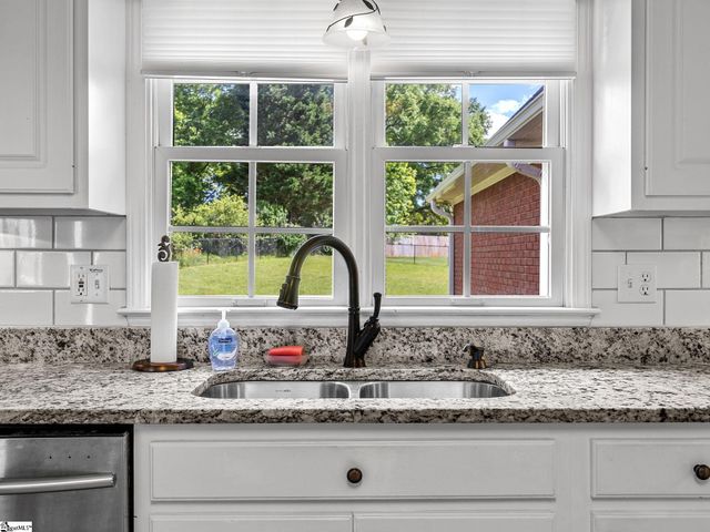 121 Lewis Burnett Drive, Boiling Springs, SC 29316