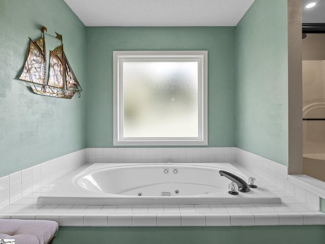 121 Lewis Burnett Drive, Boiling Springs, SC 29316
