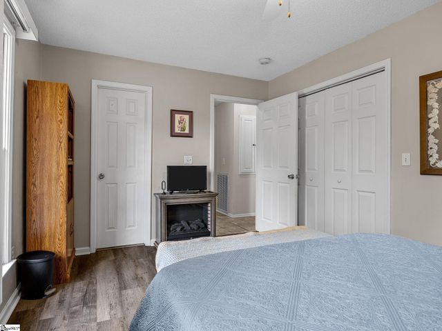 121 Lewis Burnett Drive, Boiling Springs, SC 29316
