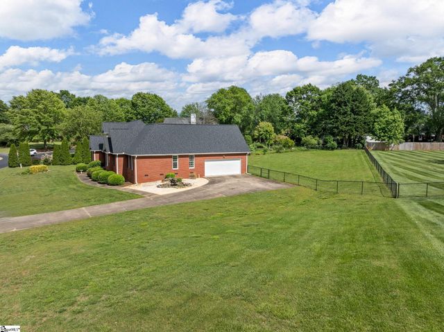 121 Lewis Burnett Drive, Boiling Springs, SC 29316