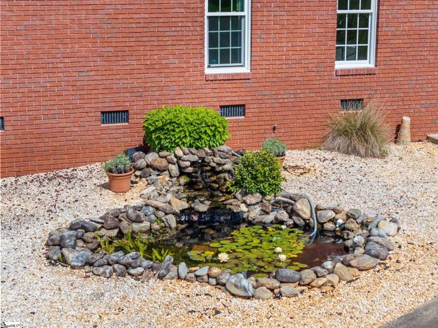 121 Lewis Burnett Drive, Boiling Springs, SC 29316