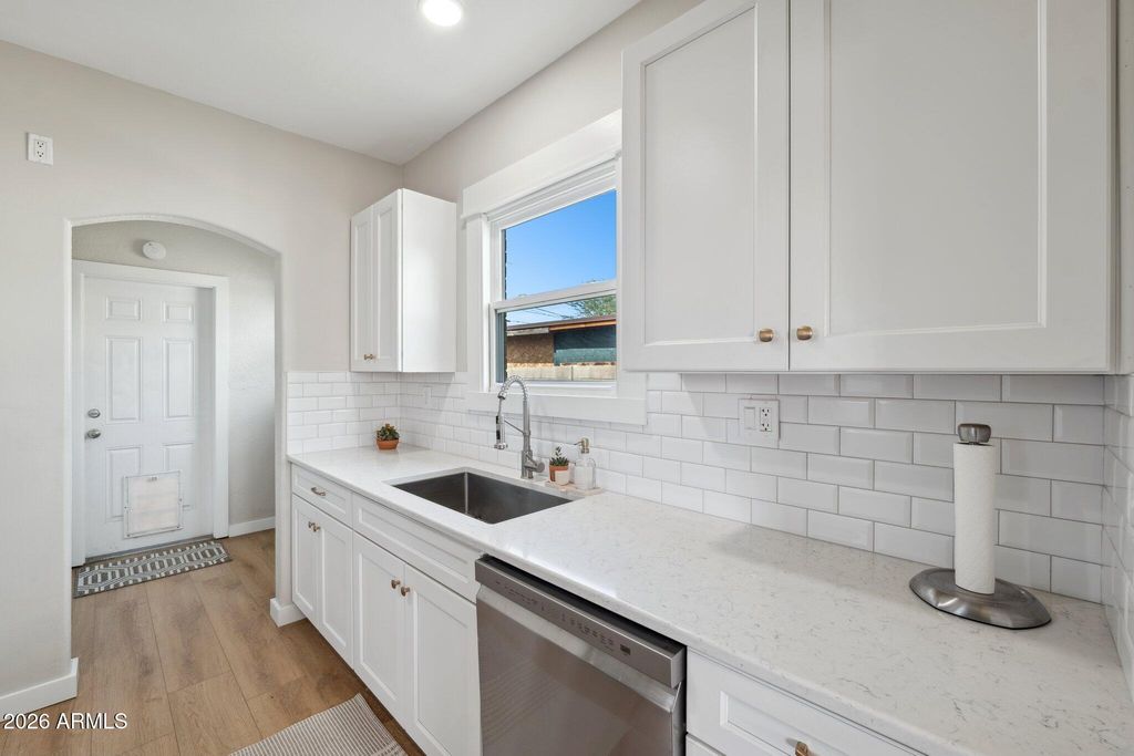 Image 12 of property listing at 2218 N 21ST Place, Phoenix, AZ 85006