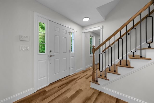 128 Memorial Dr, Shrewsbury, MA 01545
