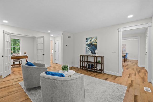 128 Memorial Dr, Shrewsbury, MA 01545