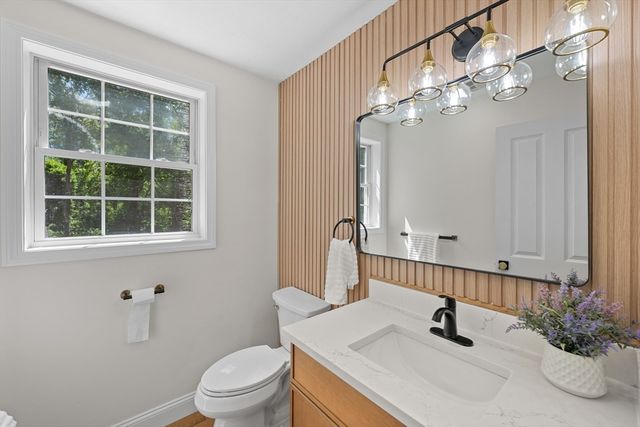 128 Memorial Dr, Shrewsbury, MA 01545