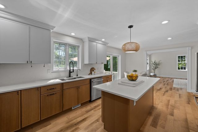 128 Memorial Dr, Shrewsbury, MA 01545