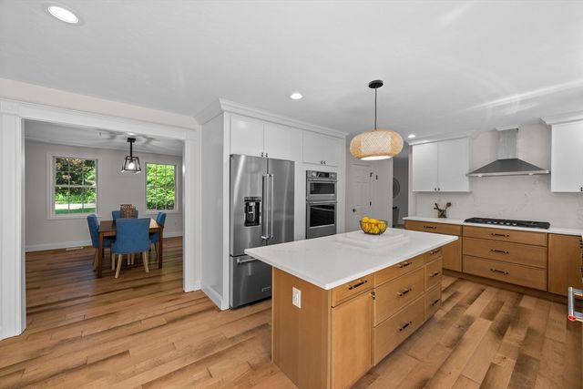 128 Memorial Dr, Shrewsbury, MA 01545
