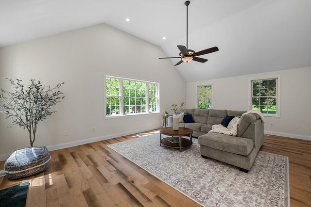 128 Memorial Dr, Shrewsbury, MA 01545