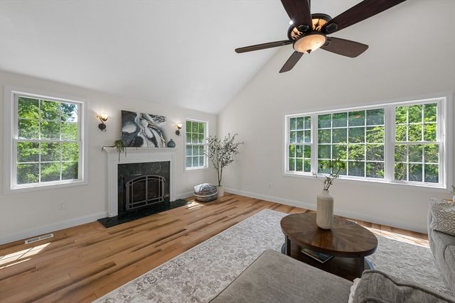 128 Memorial Dr, Shrewsbury, MA 01545