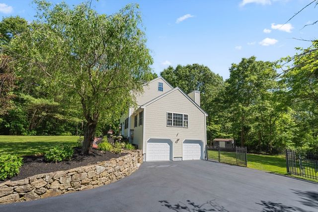 128 Memorial Dr, Shrewsbury, MA 01545