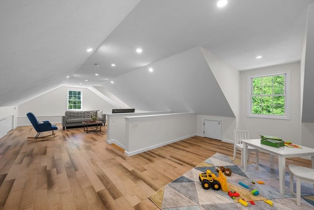 128 Memorial Dr, Shrewsbury, MA 01545