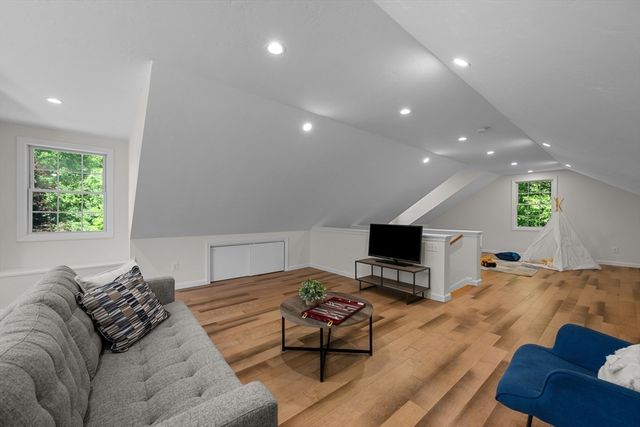 128 Memorial Dr, Shrewsbury, MA 01545