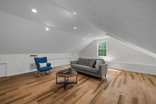 128 Memorial Dr, Shrewsbury, MA 01545