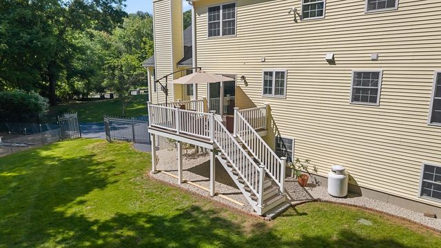 128 Memorial Dr, Shrewsbury, MA 01545