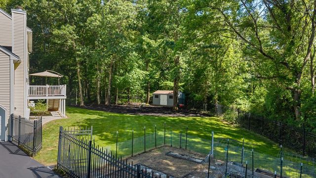 128 Memorial Dr, Shrewsbury, MA 01545