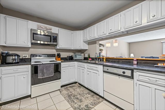 1265 N STERLING Avenue 115, Palatine, IL 60067