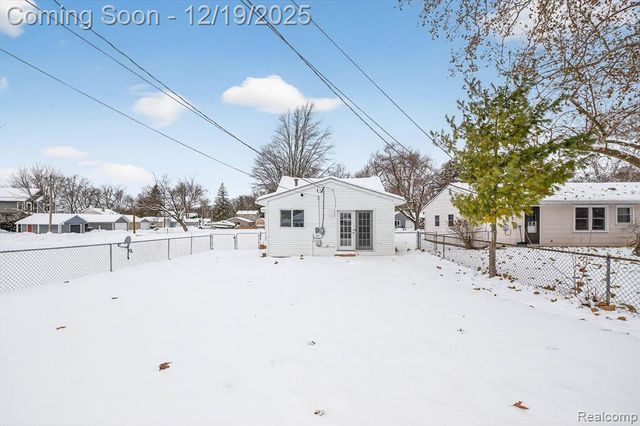 2754 Fishermans Drive, Highland, MI 48356