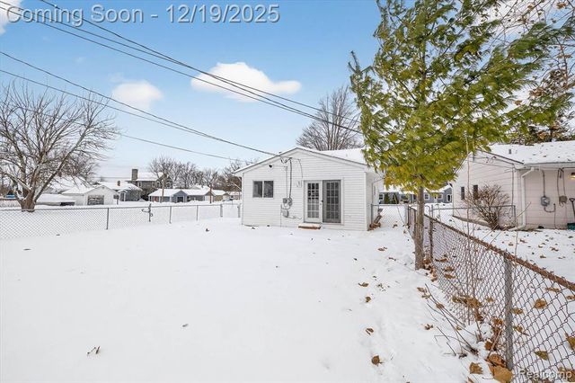 2754 Fishermans Drive, Highland, MI 48356